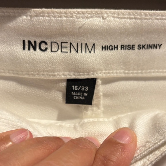 Women's Cropped White Jeans size 16/waist 33 inches - Picture 2 of 6